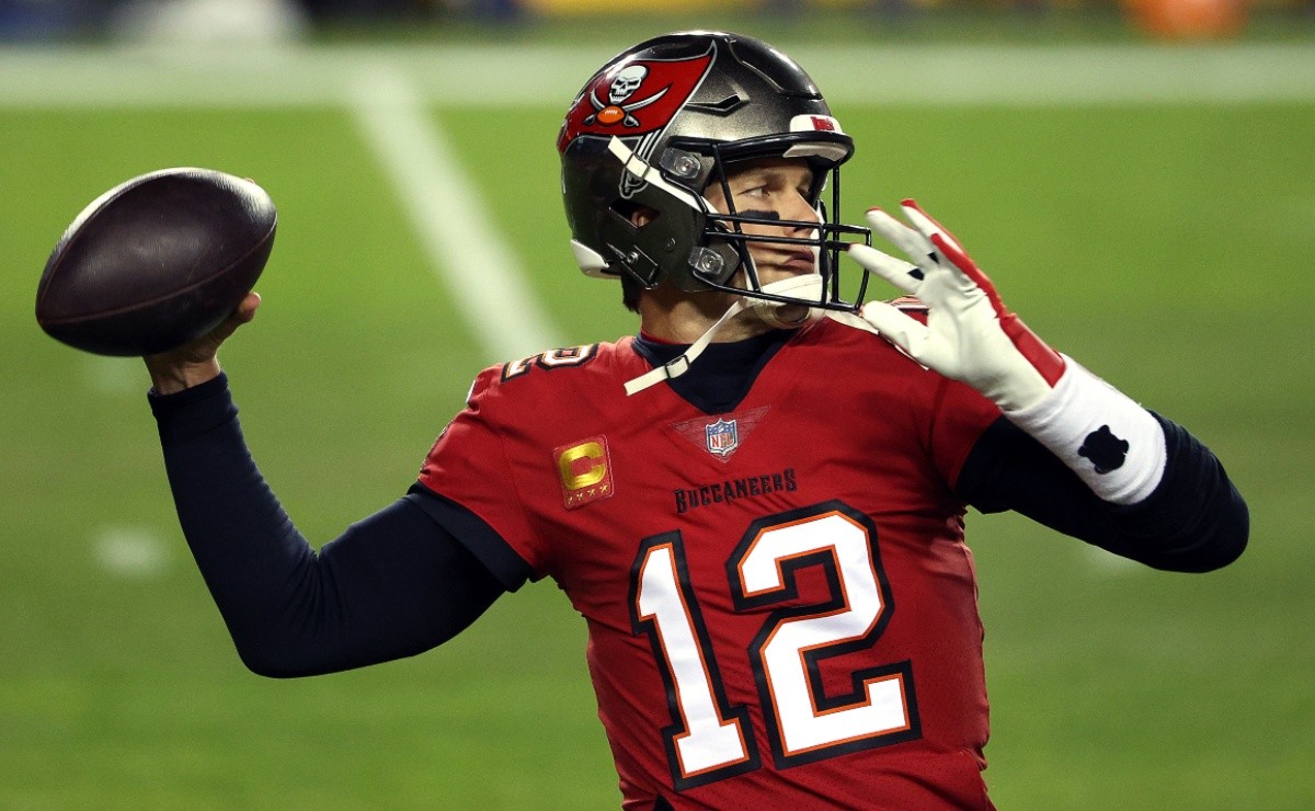 Tom Brady plays one drive in the Buccaneers' preseason opener