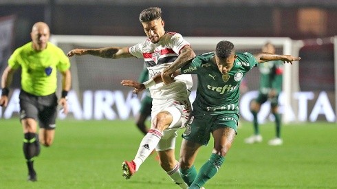 Acción de juego entre Sao Paulo y Palmeiras.