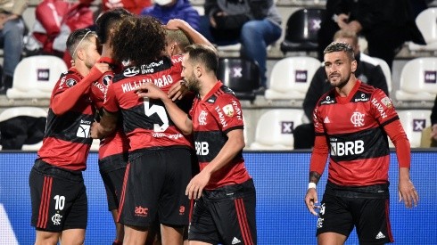 Flamengo pasó de jugar con uno menos a recuperarlo y tener un penal a favor.