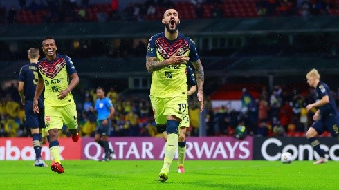 Emanuel Aguilera festejando el segundo gol de la noche para el Club América