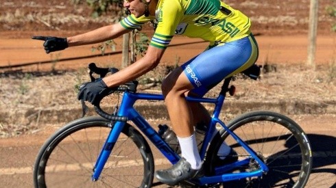 Na foto, o ciclista João Pedro, prata no Pan de Estrada. (Foto: Reprodução Instagram)