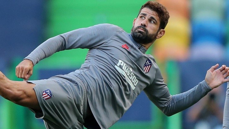 Diego Costa en calentamiento con Atlético de Madrid.