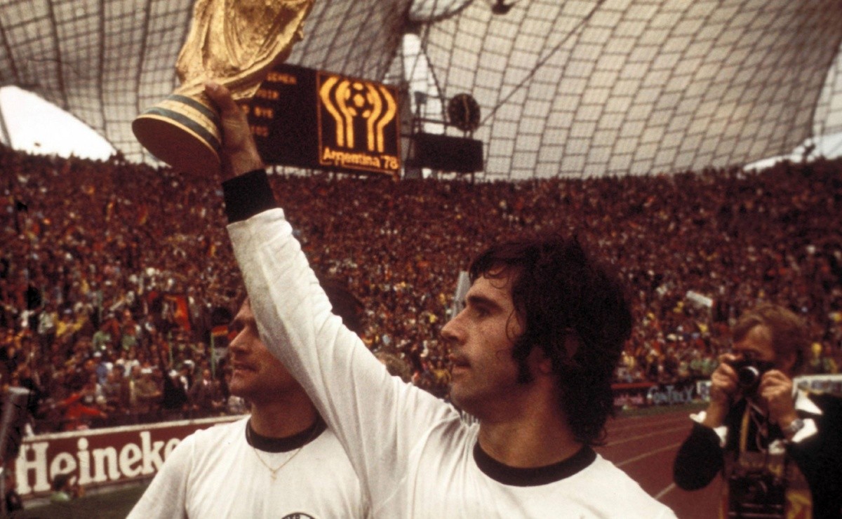 Gerd Müller la prestigiosa lista de jugadores que han ganado Mundial