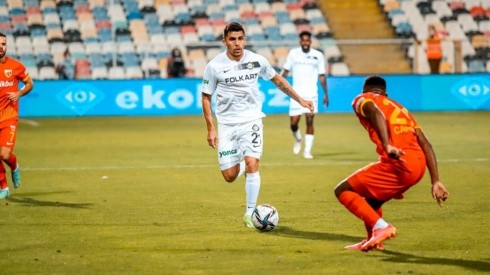 César Pinares asistió en el primer gol del Altay Spor.