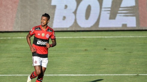 Bruno Henrique marca na vitória do Flamengo e assume a artilharia do Brasileirão. (Foto: Thiago Ribeiro/AGIF)