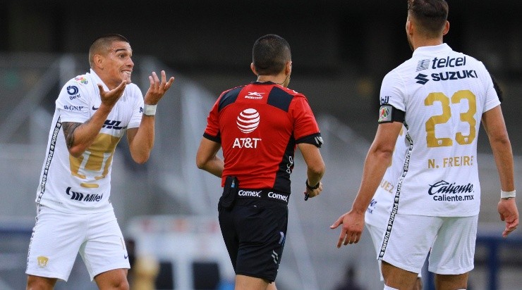 Favio Álvarez no cumplió y se fue expulsado. (Imago 7)