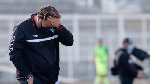 El técnico nacional dejó la banca del club árabe tras una irregular campaña