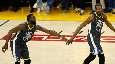 Draymond Green (left) and Kevin Durant during the 2018 NBA finals. (Getty)