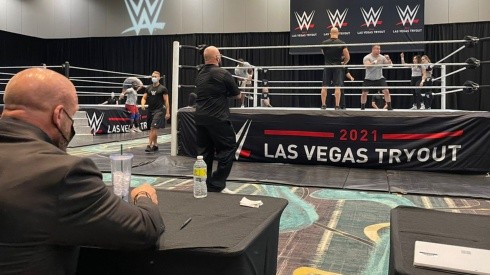 Triple H tomando nota de lo acontecido en el Tryout Las Vegas 2021