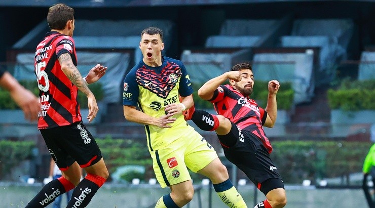 Otra falta que provocó penalti en la fecha 6. (Imago 7)