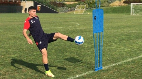 Johan Vásquez en su primer entrenamiento con Pumas