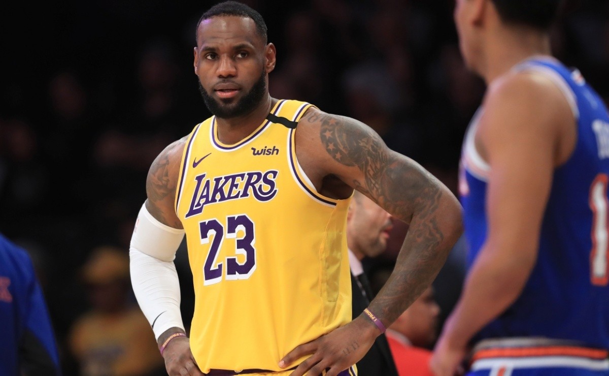 LeBron James and his agent are sued by New York Knicks player