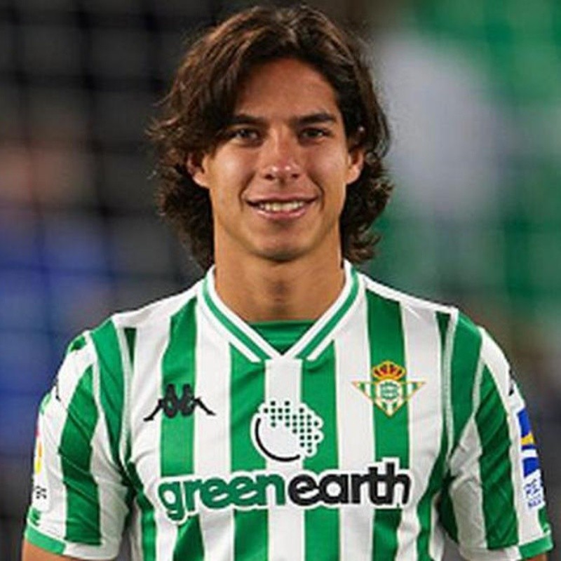 Diego Lainez volvió a los entrenamientos con Real Betis