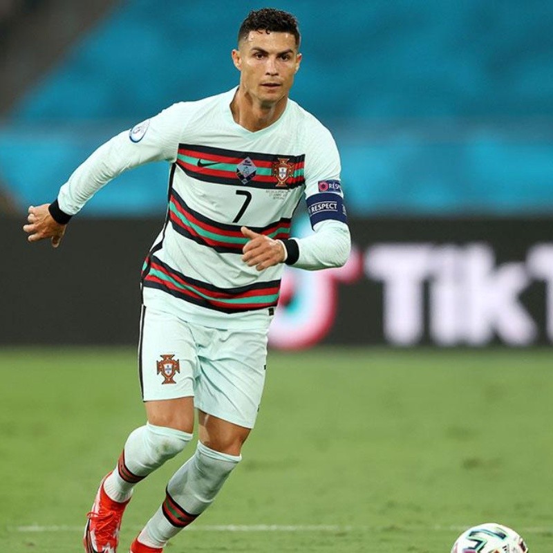 reunirse tallarines medio Filtran extravagante camiseta que usaría Cristiano Ronaldo con Portugal en  Qatar 2022
