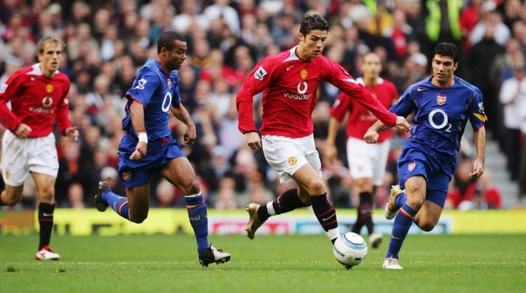 Cristino Ronaldo takes on Ashley Cole and Jose Antonio Reyes during the FA Barclays Premiership match between Manchester United and Arsenal at Old Trafford on October 24, 2004 in Manchester, England. (Getty)
