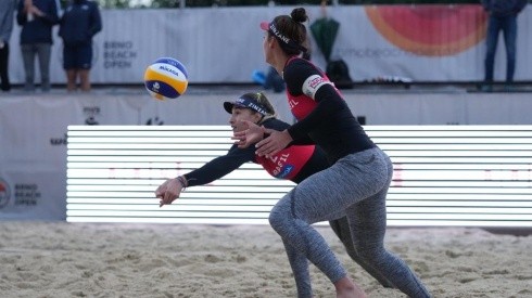Andressa e Vitoria foram eliminadas nas quartas da etapa de Brno do Circuito Mundial de Vôlei de Praia (Foto: Divulgação/FIVB)