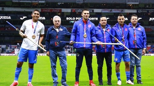 Cruz Azul realiza un sentido homenaje a sus tres medallistas olímpicos
