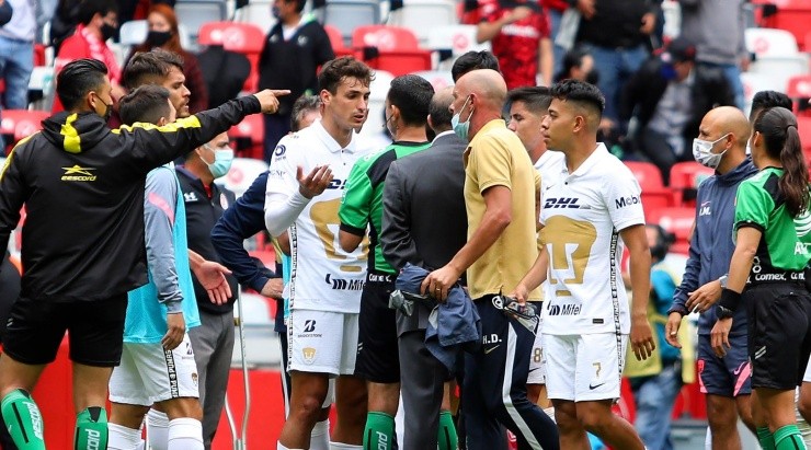 Dinenno y una expulsión infantil. (Imago 7)