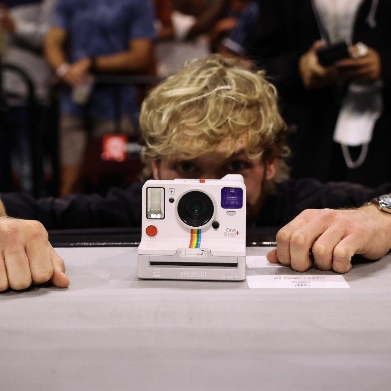 La mejor foto que tomó Logan Paul con su Polaroid en la pelea de Jake Paul y Tyron Woodley