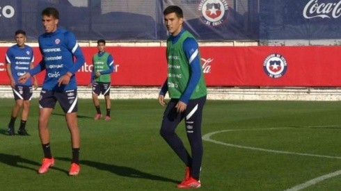Robinson en el entrenamiento de la Roja junto a Diego Valencia.
