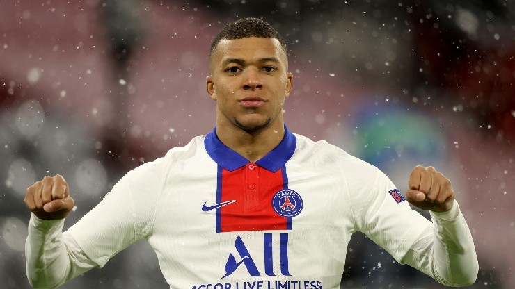 Kylian Mbappé continuará por esta temporada en PSG.