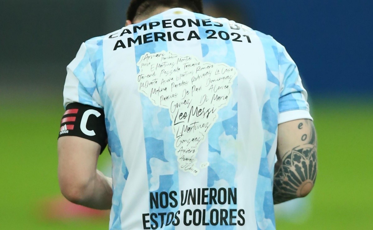 Es hermosa así luce la camiseta argentina con el parche de campeón de