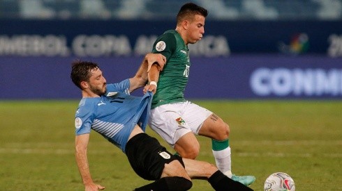 Acción de juego entre Uruguay y Bolivia.