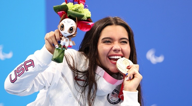 Anastasia Pagonis of the United States poses in the podium of Women&#039;s 200m Individual Medley. (Getty)