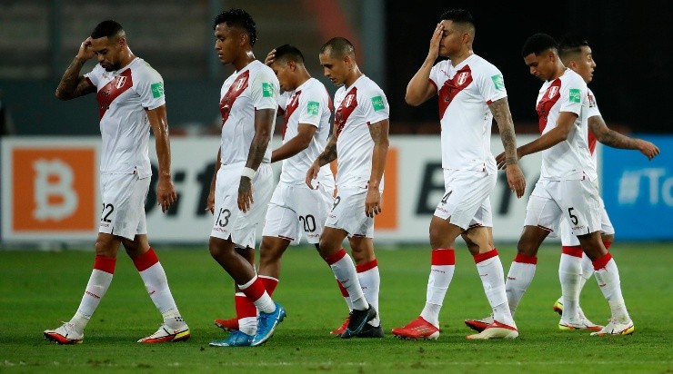 Jogadores do Peru, na partida diante do Uruguai (Foto: Getty Images)