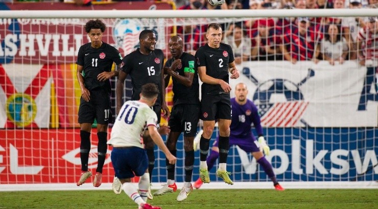 Christian Pulisic #10 of United States takes a free kick against Canada during the second half of a World Cup qualifying match at Nissan Stadium on September 5, 2021 (Getty)