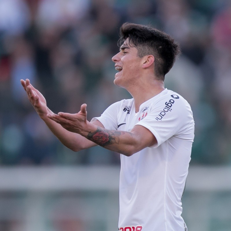 Colo-Colo não brinca em serviço e faz proposta a Araos: "Reservou a camisa 10 para ele"