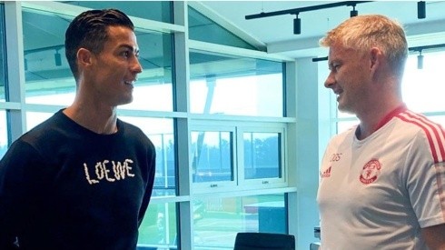 Cristiano Ronaldo y Solskjaer, en su primer encuentro en las instalaciones de Manchester United.