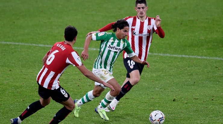 Diego Lainez dribbles the ball between two Athletic Bilbao players. Lainez arrived to Betis in 2019 (Getty Images).