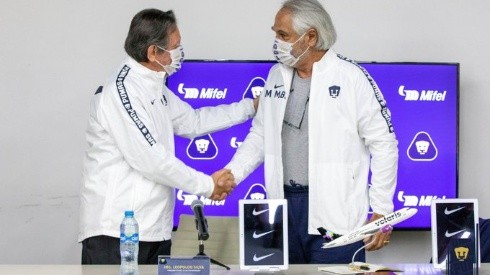 Leopoldo Silva, presidente de Pumas, presentó a Miguel Mejía Barón como vicepresidente deportivo.