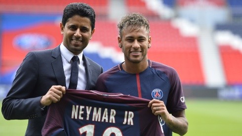 Neymar poses with his new jersey next to Paris Saint-Germain President Nasser Al-Khelaifi after a press conference on August 4, 2017 in Paris, France (Getty Images).
