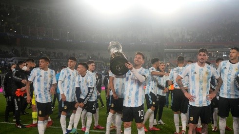 Após fazer três gols, Messi é ovacionado na Argentina com taça da Copa América e chora em entrevista: "Esperei e lutei muito por isso". (Foto: Getty Images)