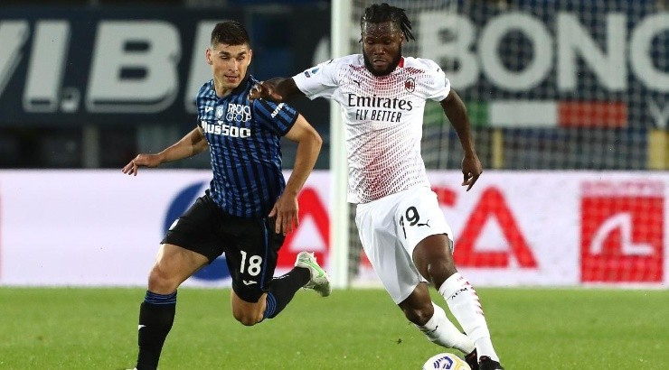 Ruslan Malinovskyi of Atalanta BC competes for the ball with Franck Kessie of AC Milan during the Serie A match between Atalanta BC and AC Milan at Gewiss Stadium on May 23, 2021 in Bergamo, Italy. (Getty)