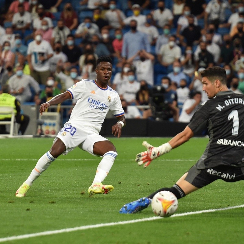 ¡De locos! Vinicius Jr. convirtió para Real Madrid y lo festejó en la tribuna con los aficionados