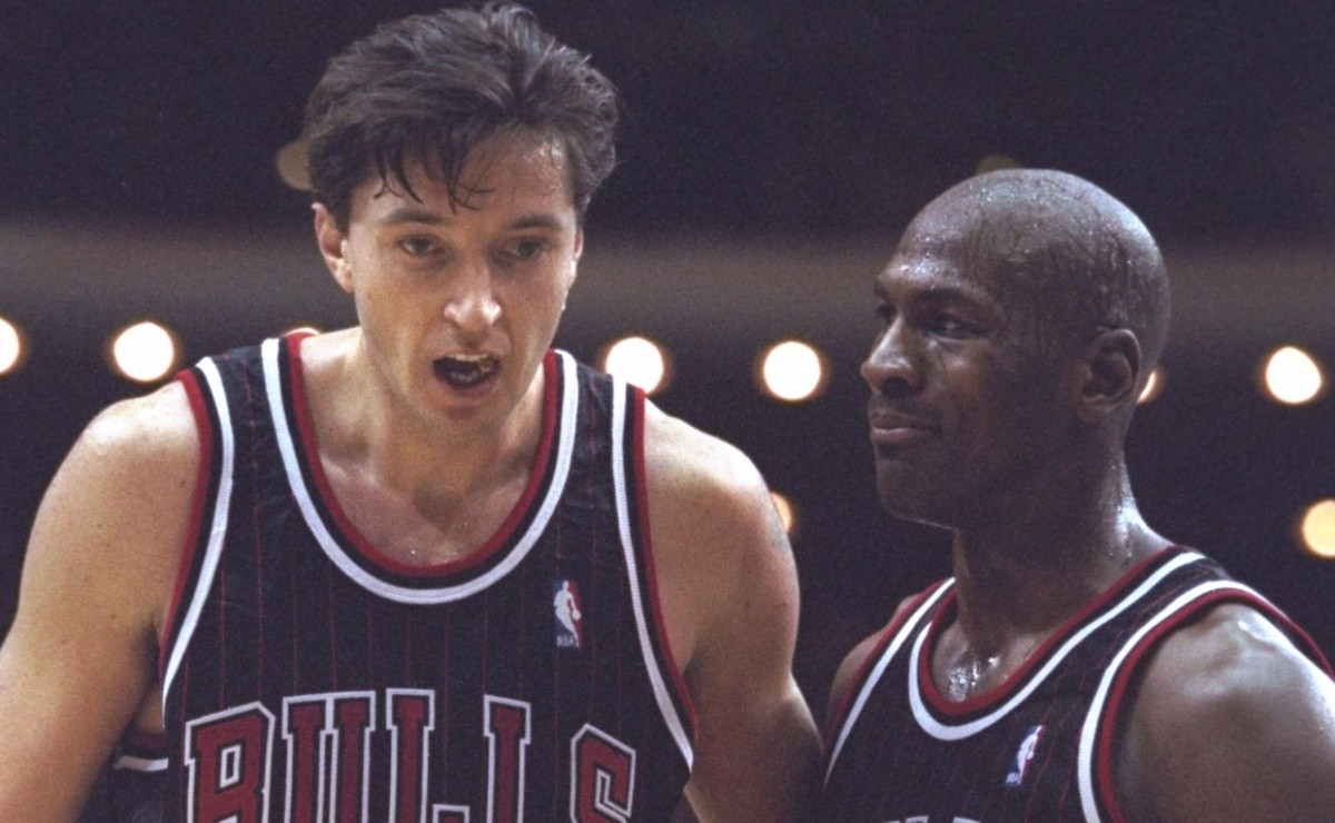 Toni Kukoc thanks the person Jerry Krause who finished Michael Jordan’s Chicago Bulls