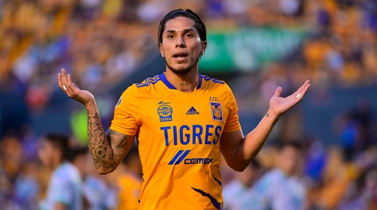 El Titán fue tundido por algunos aficionados.(Imago 7)