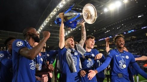 Christian Pulisic of Chelsea celebrates with the Champions League Trophy alongside teammates Antonio Ruediger, Kai Havertz and Tammy Abraham (Getty)