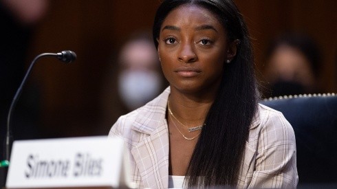 Simone Biles, durante seu testemunho. (Foto: Getty Images)