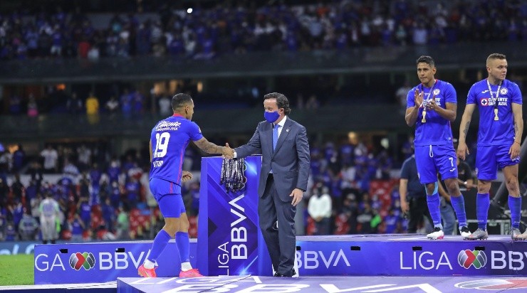 Mikel Arriola, en la entrega de medallas de Cruz Azul campeón. (Imago 7)