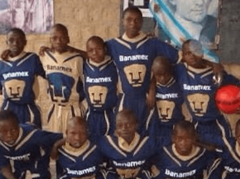 La intrahistoria de los niños en Ruanda con la playera de Pumas