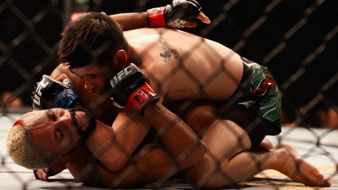 Brandon conquistou o titulo após finalizar Deiveson no terceiro round do co main event do UFC 263 | Crédito: Getty Images