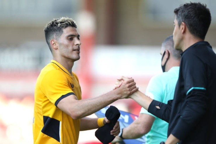 Raúl Jiménez y Bruno Lage. Raúl Jiménez y Bruno Lage.