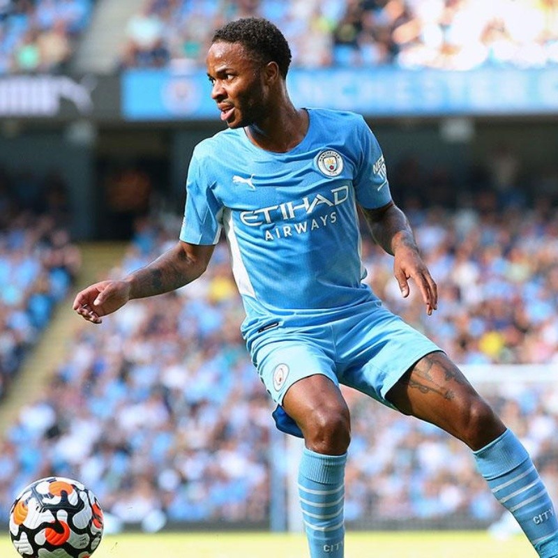 En Barcelona irían por segunda vez a Manchester por Raheem Sterling