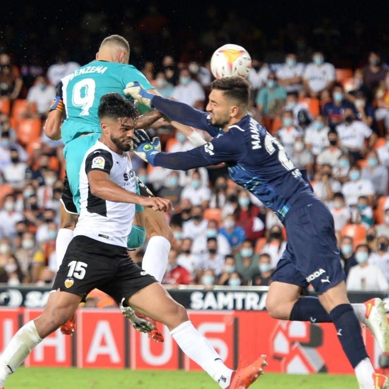 Real Madrid encontró dos goles en el final para dar vuelta el partido ante Valencia