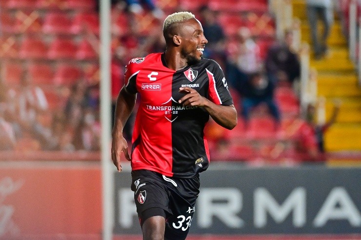 Julián Quiñones en Atlas