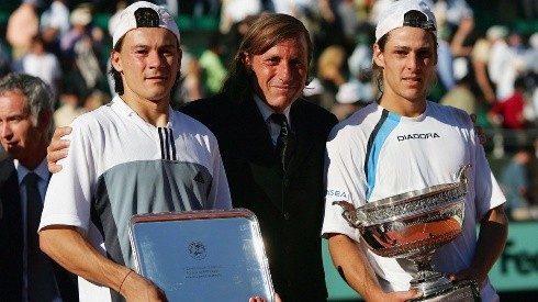 Gaudio y Coria, 1º y 2º en Roland Garros 2004, secundados por Vilas